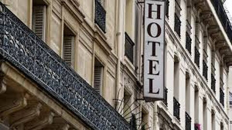 H&Ocirc;TEL RESTAURANT 14 No LICENCE 4 438400 79000 Niort