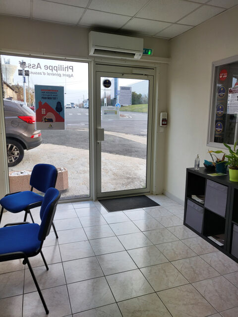 A LOUER BUREAUX AGENCE SUR AXE PASSANT 831 86000 Poitiers