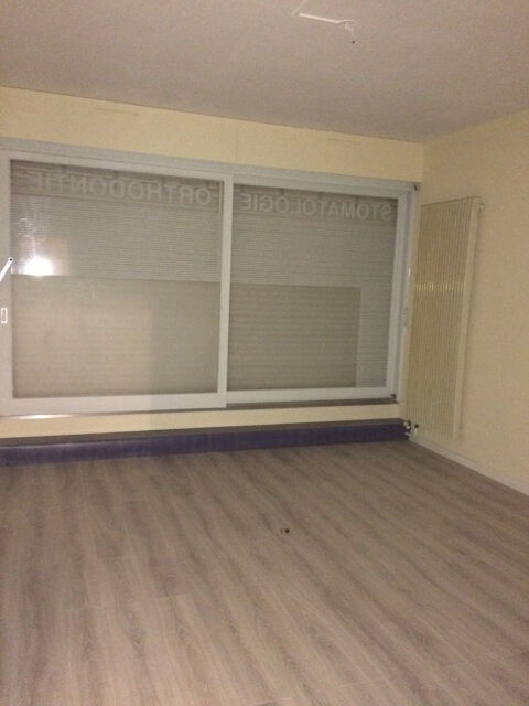A LOUER - BUREAUX (TERTIAIRE OU MÉDICAL) 850 86000 Poitiers