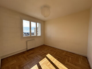  Appartement à louer 4 pièces 61 m²