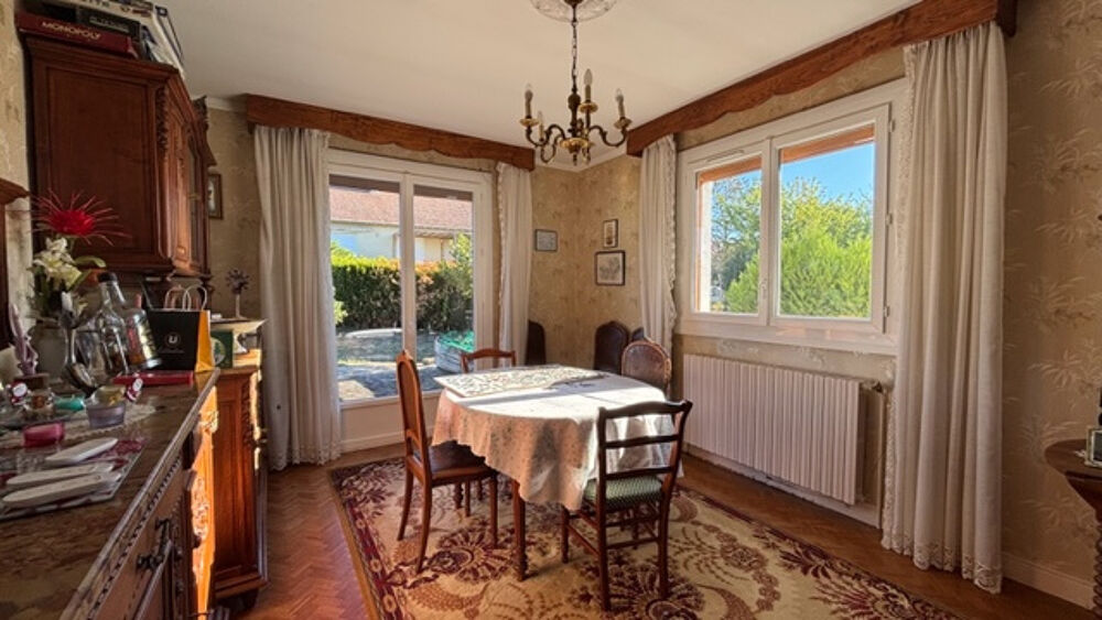 Maison spacieuse à proximité du CHU avec garage, terrasse, balcon et jardin