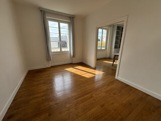  Appartement à louer 3 pièces 77 m²