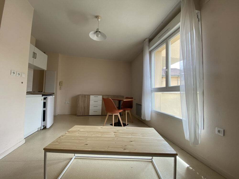 Studio meublé et lumineux