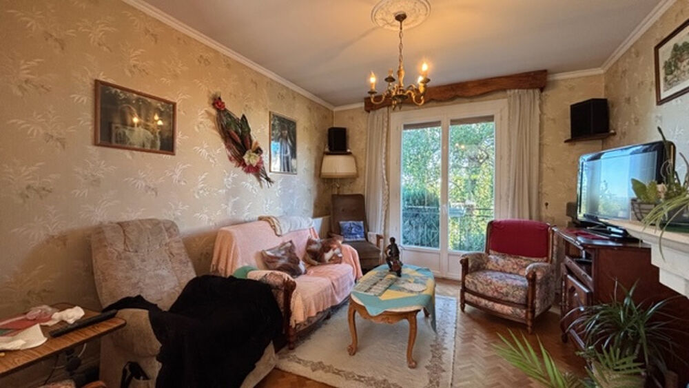 Maison spacieuse à proximité du CHU avec garage, terrasse, balcon et jardin