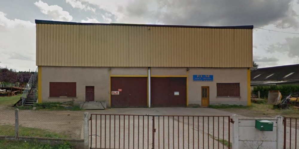   CONCHES-EN-OUCHE - Local activits de 700 m2  vendre 