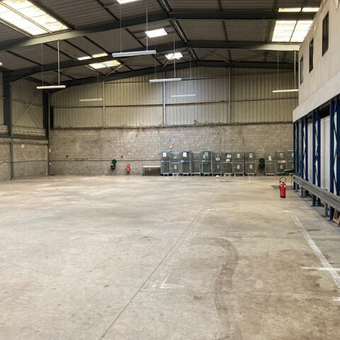   PACY-SUR-EURE (27) - Btiment  usage professionnel ou commercial de 868 m2  vendre 