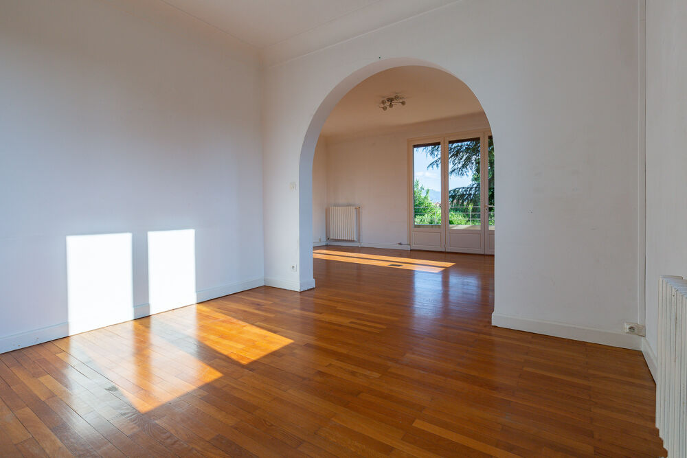 Villa 8 pièces avec piscine et garage sur 1675 m2 de terrain, 26100 ROMANS SUR ISERE