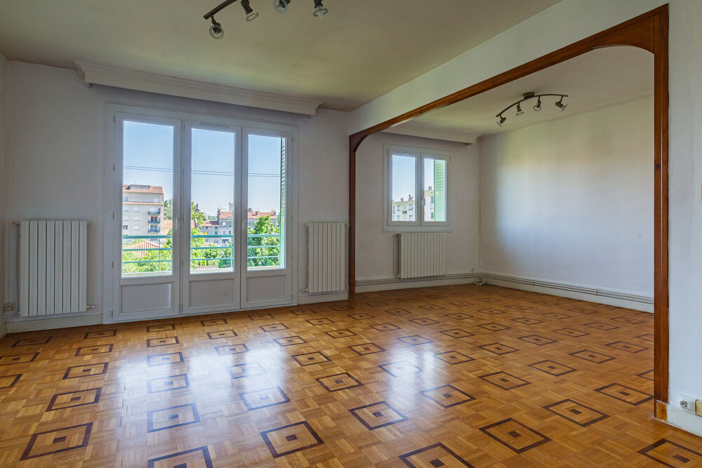 Appartement T4 dernier étage avec 2 balcons et cave 26000 VALENCE