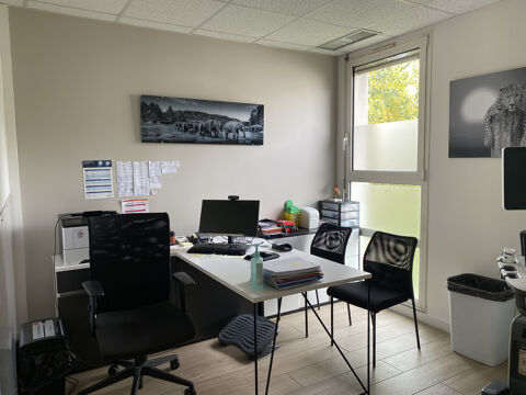   LOCAL PROFESSIONNEL 4 PIECES avec PARKING 07500 GUILHERAND-GRANGES 