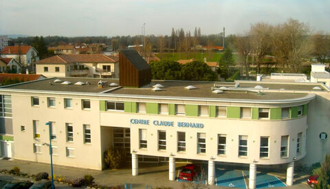 LOCAL PROFESSIONNEL 4 PIECES avec PARKING 07500 GUILHERAND-GRANGES 215000 07500 Guilherand granges