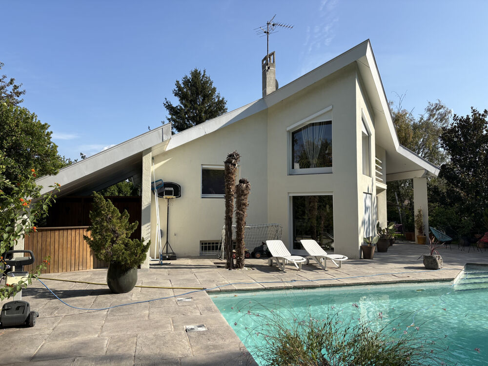 Vente Maison Maison T7 de 135.47 m2 avec piscine et annexes sur terrain de 1053 m2, 07500 GUILHERAND-GRANGES Guilherand granges