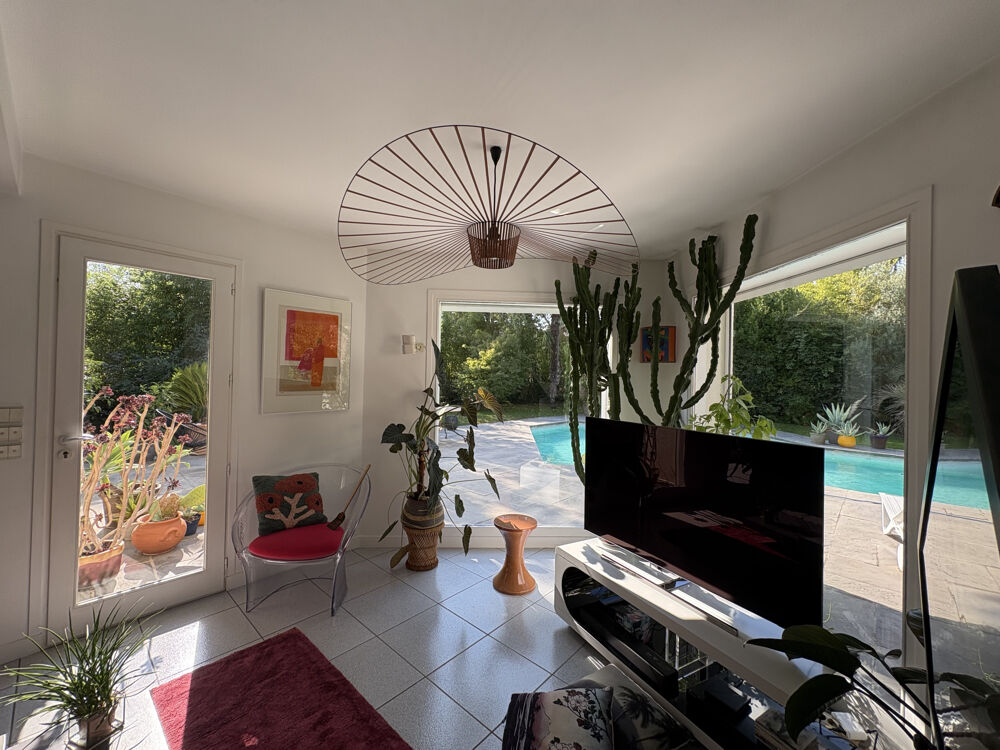 Vente Maison Maison T7 de 135.47 m2 avec piscine et annexes sur terrain de 1053 m2, 07500 GUILHERAND-GRANGES Guilherand granges
