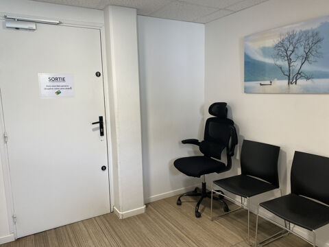   LOCAL PROFESSIONNEL 4 PIECES avec PARKING 07500 GUILHERAND-GRANGES 