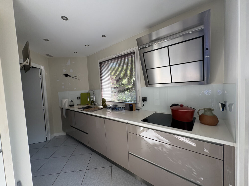 Vente Maison Maison T7 de 135.47 m2 avec piscine et annexes sur terrain de 1053 m2, 07500 GUILHERAND-GRANGES Guilherand granges