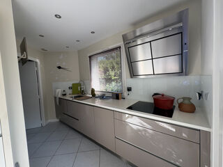 Vente Maison Maison T7 de 135.47 m2 avec piscine et annexes sur terrain de 1053 m2, 07500 GUILHERAND-GRANGES Guilherand granges