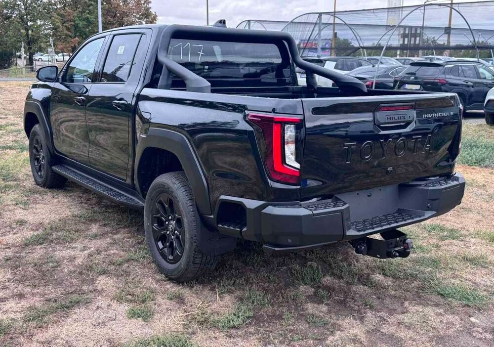 Hilux NEW 2.8 204 BVA INVINCIBLE 4PL 2026 occasion 73730 Cevins