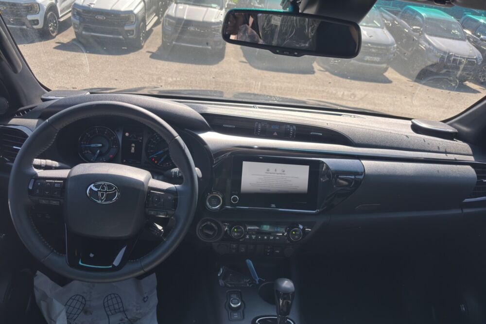 Hilux 2.8 204 BVA INVINCIBLE RIDEAU 2026 occasion 73730 Cevins