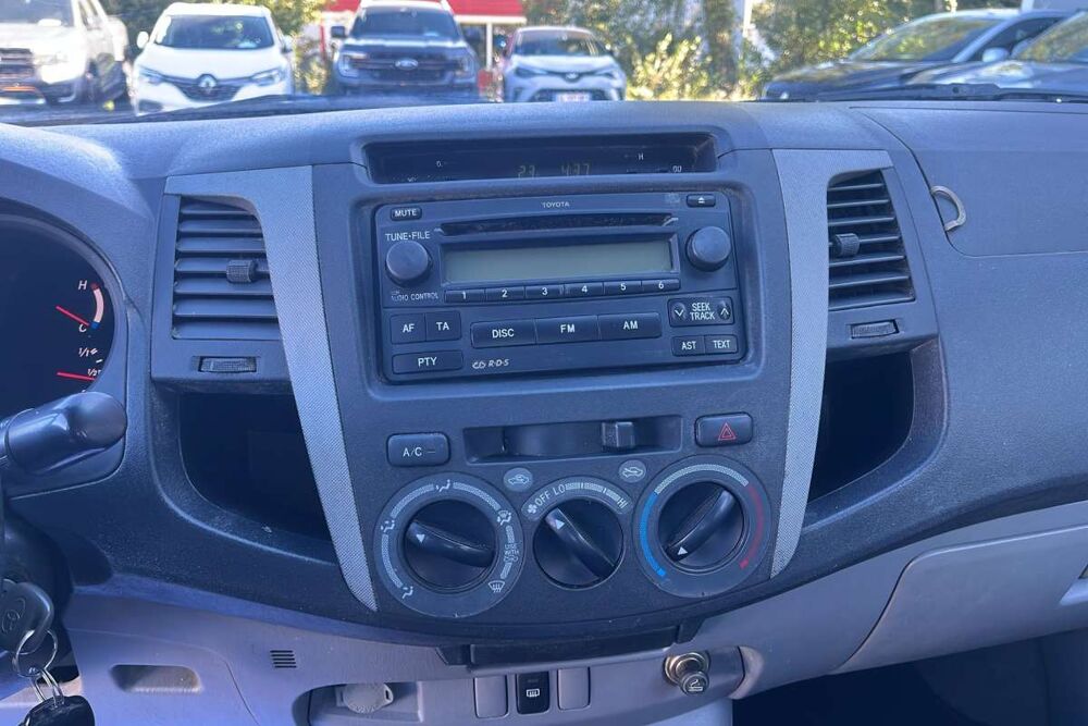 Hilux 3.0 171 LEGENDE 2CAB BVM5 2008 occasion 73730 Cevins