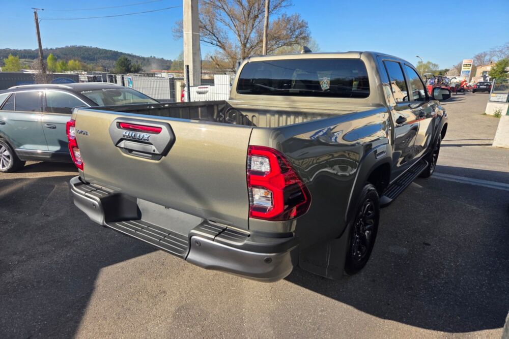 Hilux 2.8 204 BVA INVINCIBLE 4PL 2026 occasion 73730 Cevins