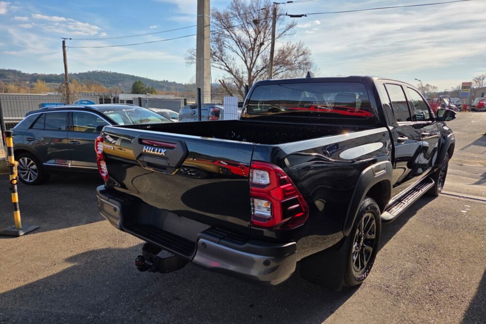 Hilux 2.8 204 BVA INVINCIBLE 4PL 2026 occasion 73730 Cevins