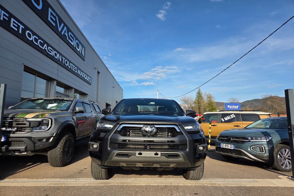 Hilux 2.8 204 BVA INVINCIBLE 4PL 2026 occasion 73730 Cevins