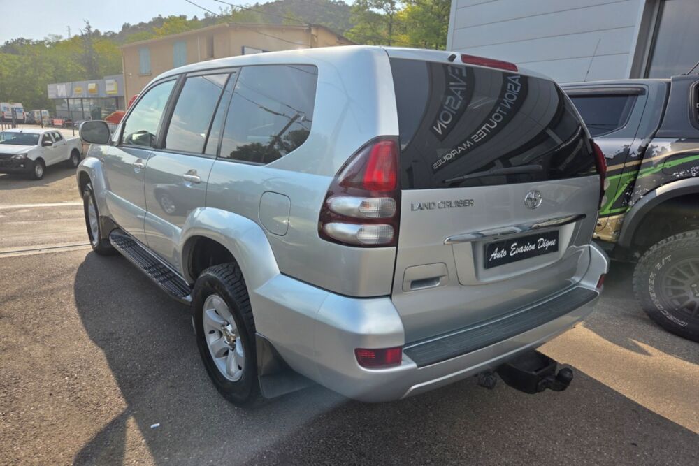 Land Cruiser 3.0 D-4D 173 VXE 8 PLACES 2008 occasion 73730 Cevins