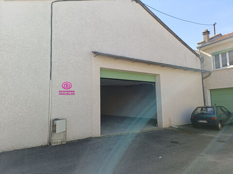 ENTREPOT 260m2 avec sanitaires, porte motorisée, très bon état 210000 38550 Le peage de roussillon