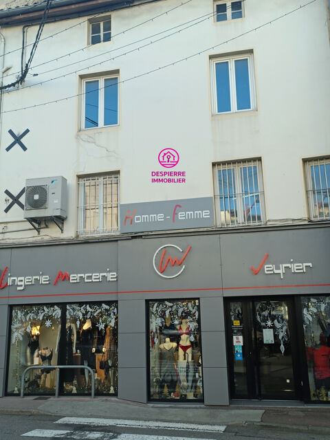 centre PEAGE DE ROUSSILLON Immeuble avec commerce lingerie en activité 280m2 199000 38550 Le peage de roussillon