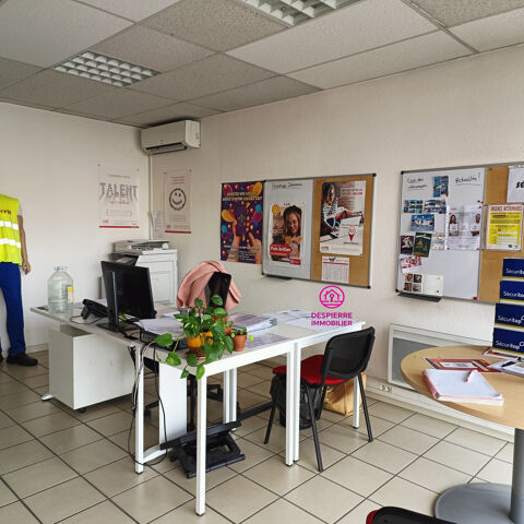 PEAGE DE ROUSSILON proche centre ville Local commercial 65m2, une place de parking 80000 38550 Le peage de roussillon