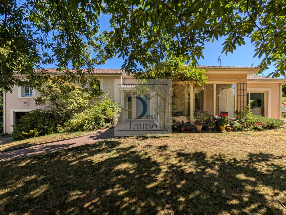 Vente Maison Propriété d'exception à Chalus proche de la Dordogne et de Limoges - Parc de 4 960 m2 Chalus