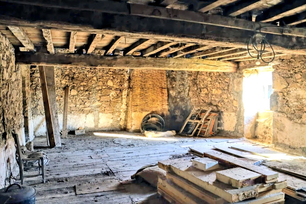 Exclusivité Grange avec une maison à Rochechouart