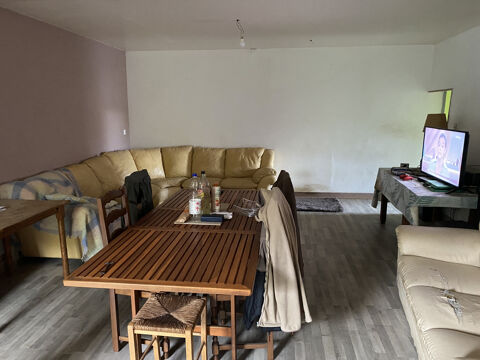   � vendre : Grande maison familiale avec d�pendances et terrain � Pressignac. Maison - 5 pi�ce(s) - 140 m�