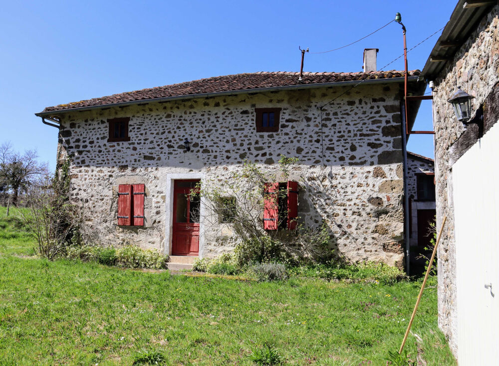PRESIGNAC (87) - Propriété à rénover avec maison, bâtiments, et terrain de 6000m2 !
