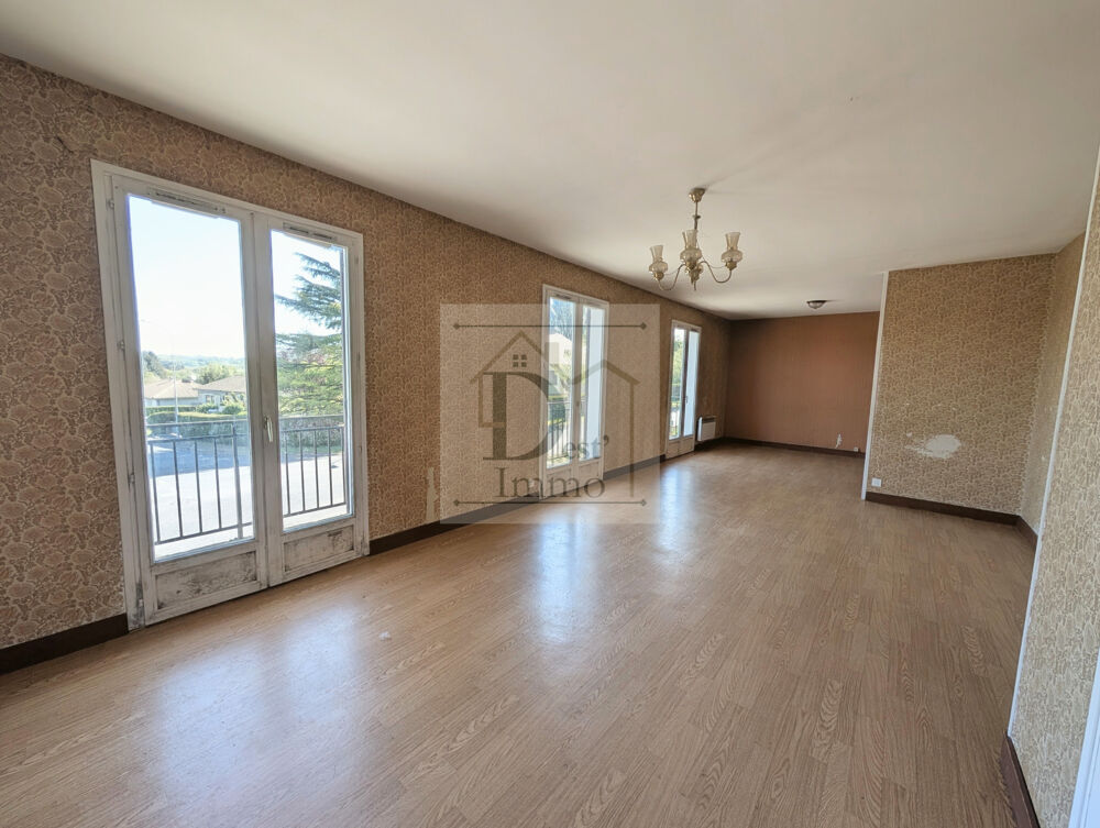 Cussac  Maison familiale modulable en 2 logements (avec garages et jardin)