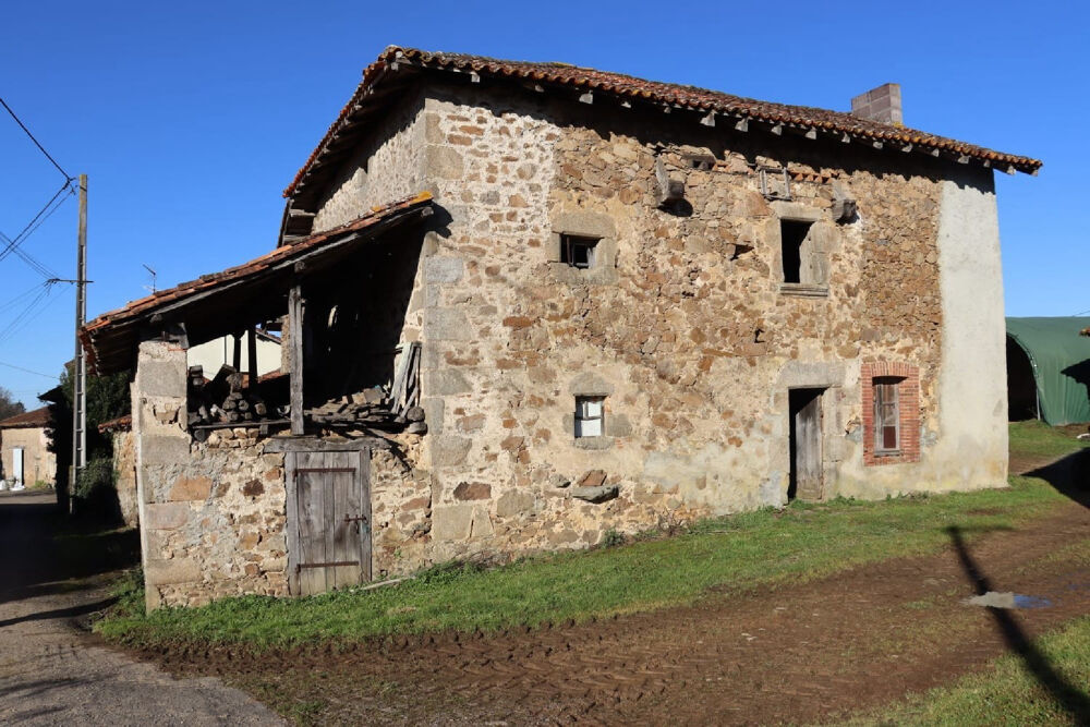 Exclusivité Grange avec une maison à Rochechouart