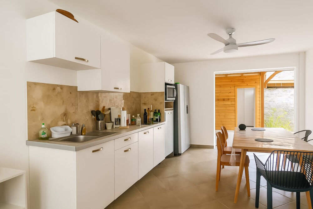   T3 cosy centre du bourg (ext�rieur + parking) DOM-TOM, La Trinit� (97220)