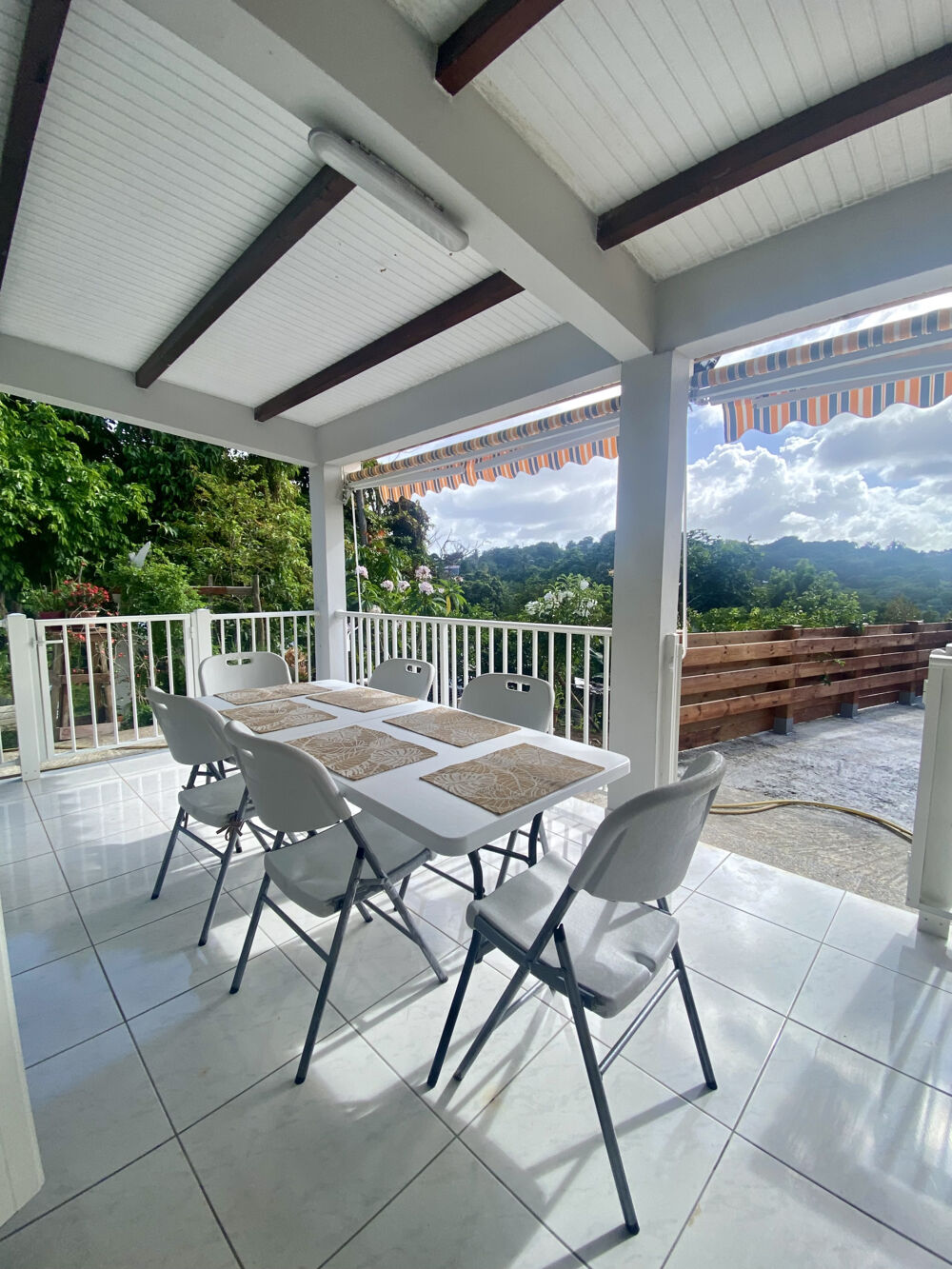   Bas de villa avec terrasse et vue dégagée DOM-TOM, Le Robert (97231)