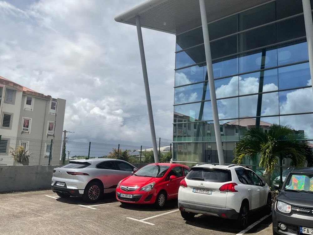   A vendre en totalité Immeuble de rapport / 'CARRE D'AFFAIRES CHATODO' 97232 Le Lamentin (Martinique) / R+2 / s Le lamentin
