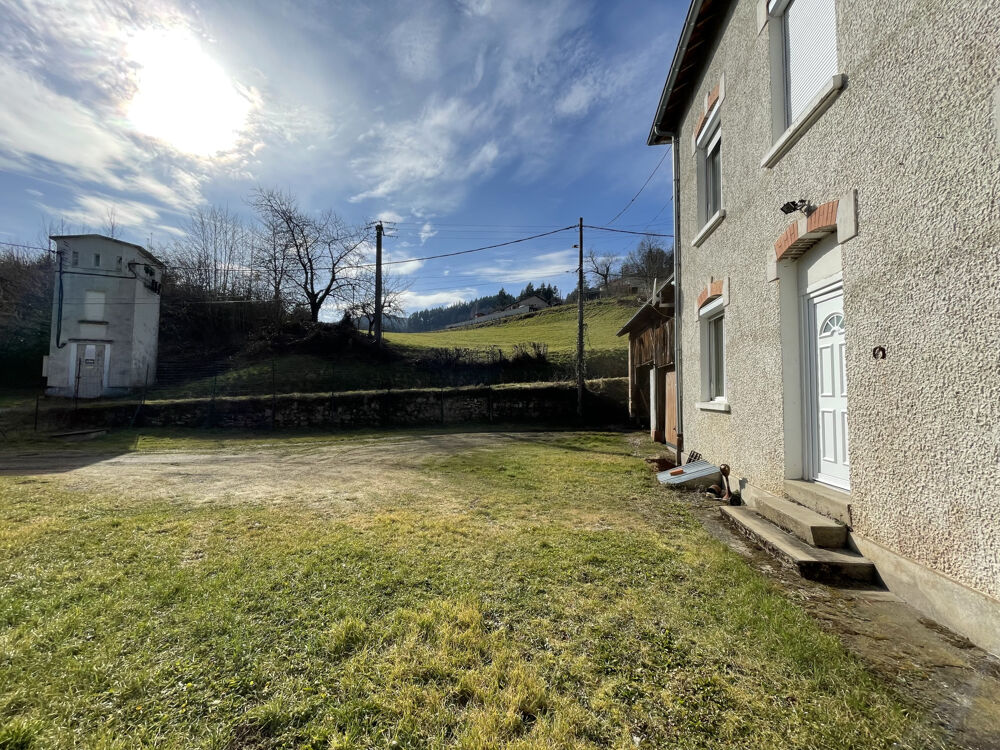 Maison avec dépendances et grand terrain attenant