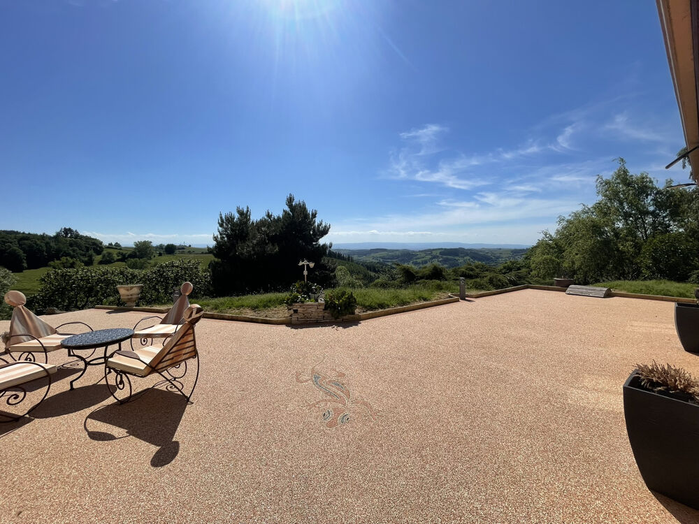 Villa en campagne avec grand terrain et piscine