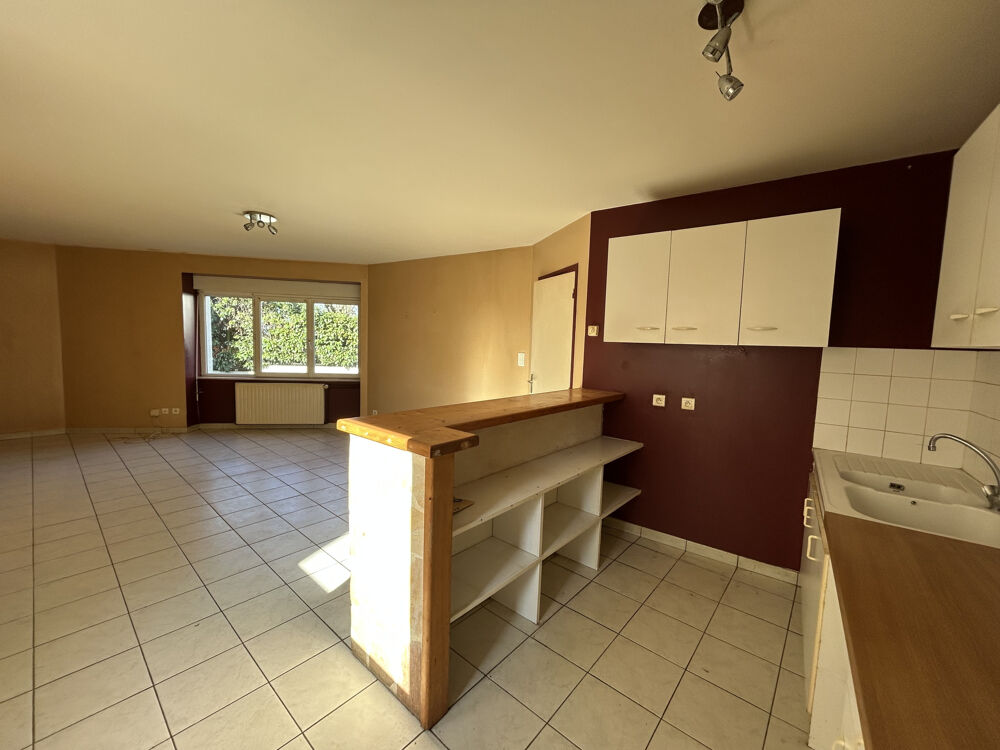Une maison d'habitation sur trois niveaux 42590