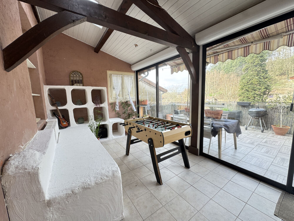 Maison en pierre avec terrasse