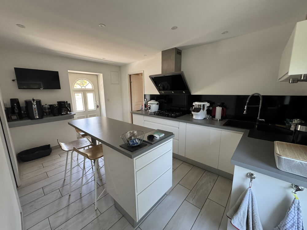 Vente Maison EXCLUSIVITÉ   Authentique maison en pierre à fort potentiel ! Cours la ville