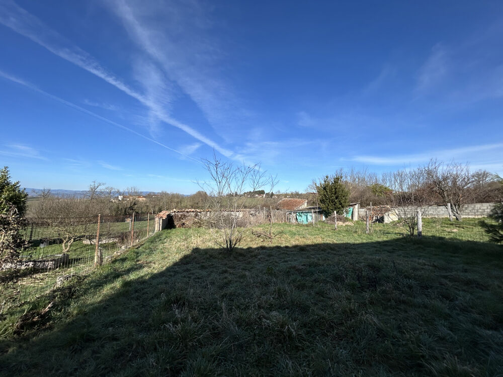 Ensemble immobilier élevé sur 2 niveaux avec terrain attenant, dépendances et garage