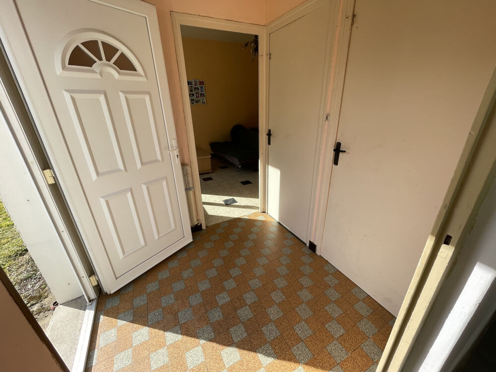 Maison avec dépendances et grand terrain attenant