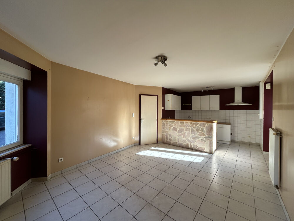 Une maison d'habitation sur trois niveaux 42590
