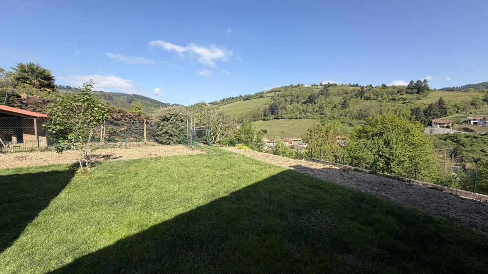 Vila avec sous sol complet et vue dégagée