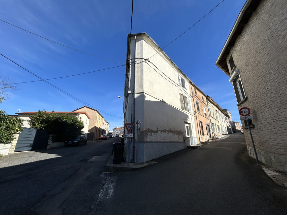 Une maison d'habitation sur trois niveaux 42590