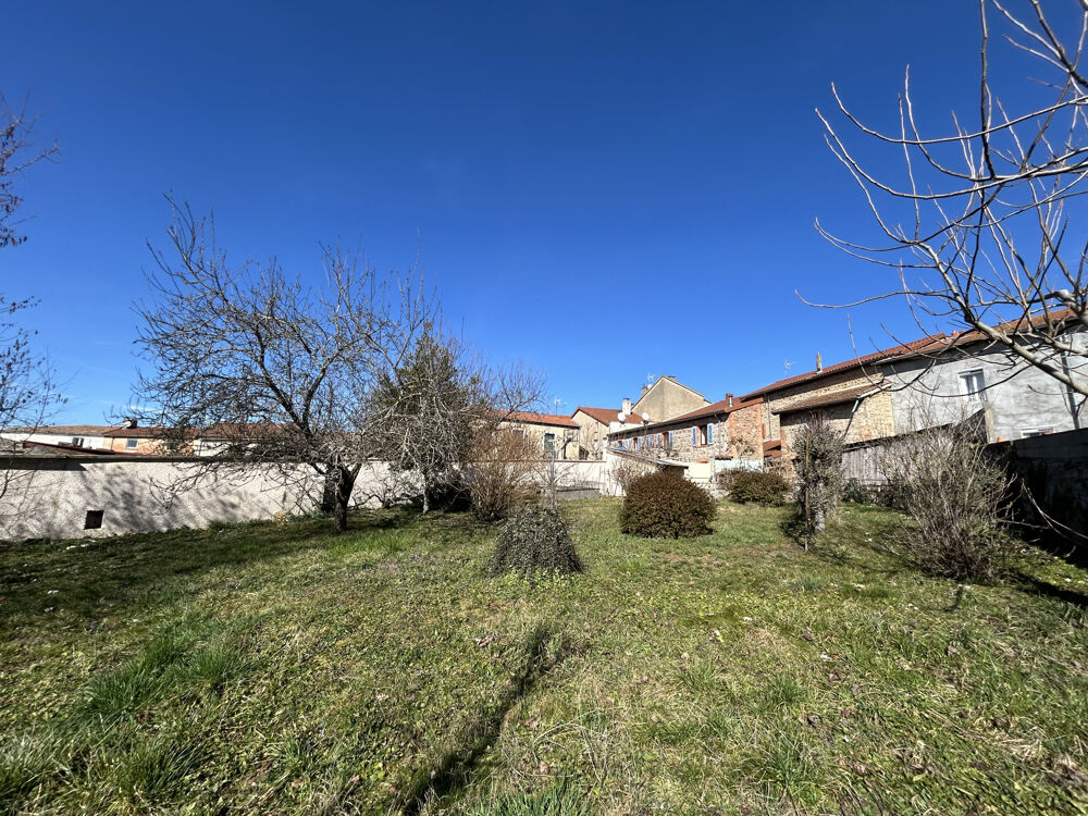 Maison élevée sur deux niveaux avec terrain attenant 42590
