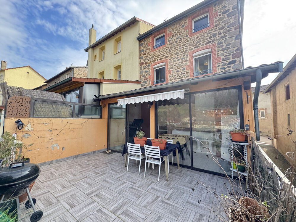 Maison en pierre avec terrasse